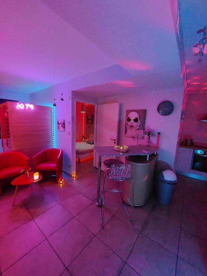 Un Sejour Romantique En Couple Avec Jacuzzi Prive Chromotherapie Jardin Maison Privee Ychoux Exterior photo